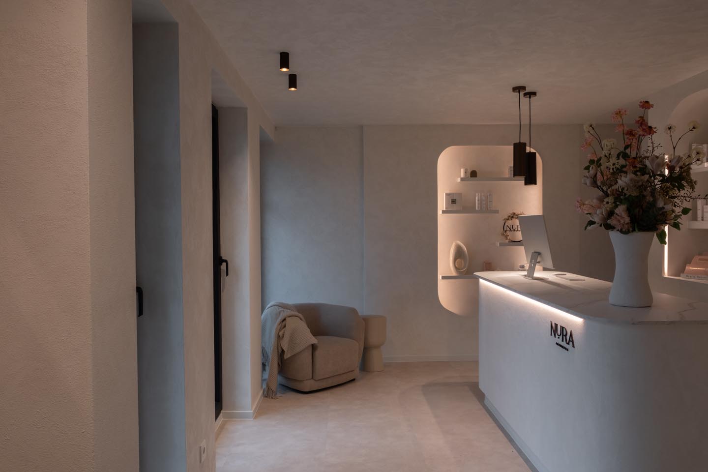 PROJECT Nura Cosmedics - Minimalistisch interieur schoonheidssalon voor een wellness beleving