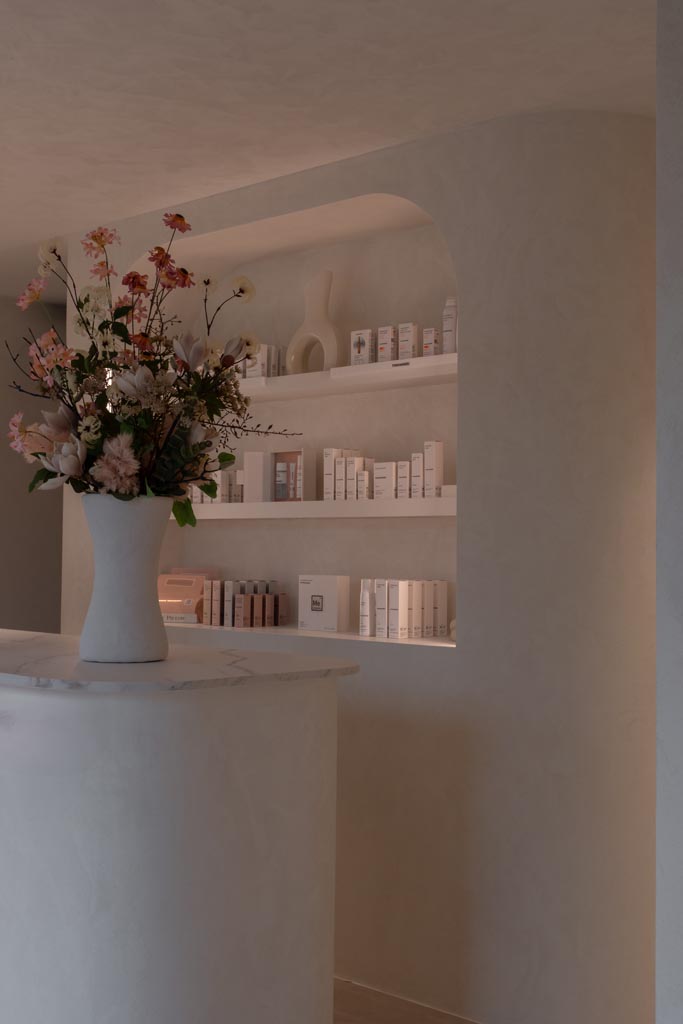 PROJECT Nura Cosmedics - Minimalistisch interieur schoonheidssalon voor een wellness beleving