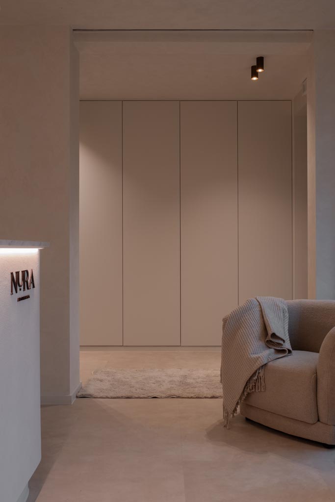 PROJECT Nura Cosmedics - Minimalistisch interieur schoonheidssalon voor een wellness beleving